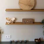 Estanterías una de las salas de Vida Simala